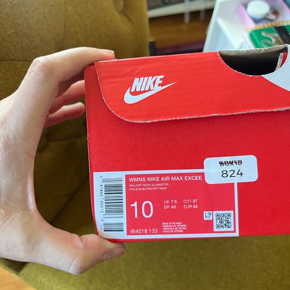 New With Box Women’s Nike Air Max Excee in Sail/ Off Noir-Alabaster size 10 - Picture 11 of 11